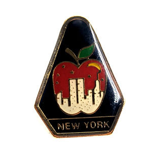 VTG Big Apple New York City Night Skyline Twin Towers Pin Souvenir Kings NYC